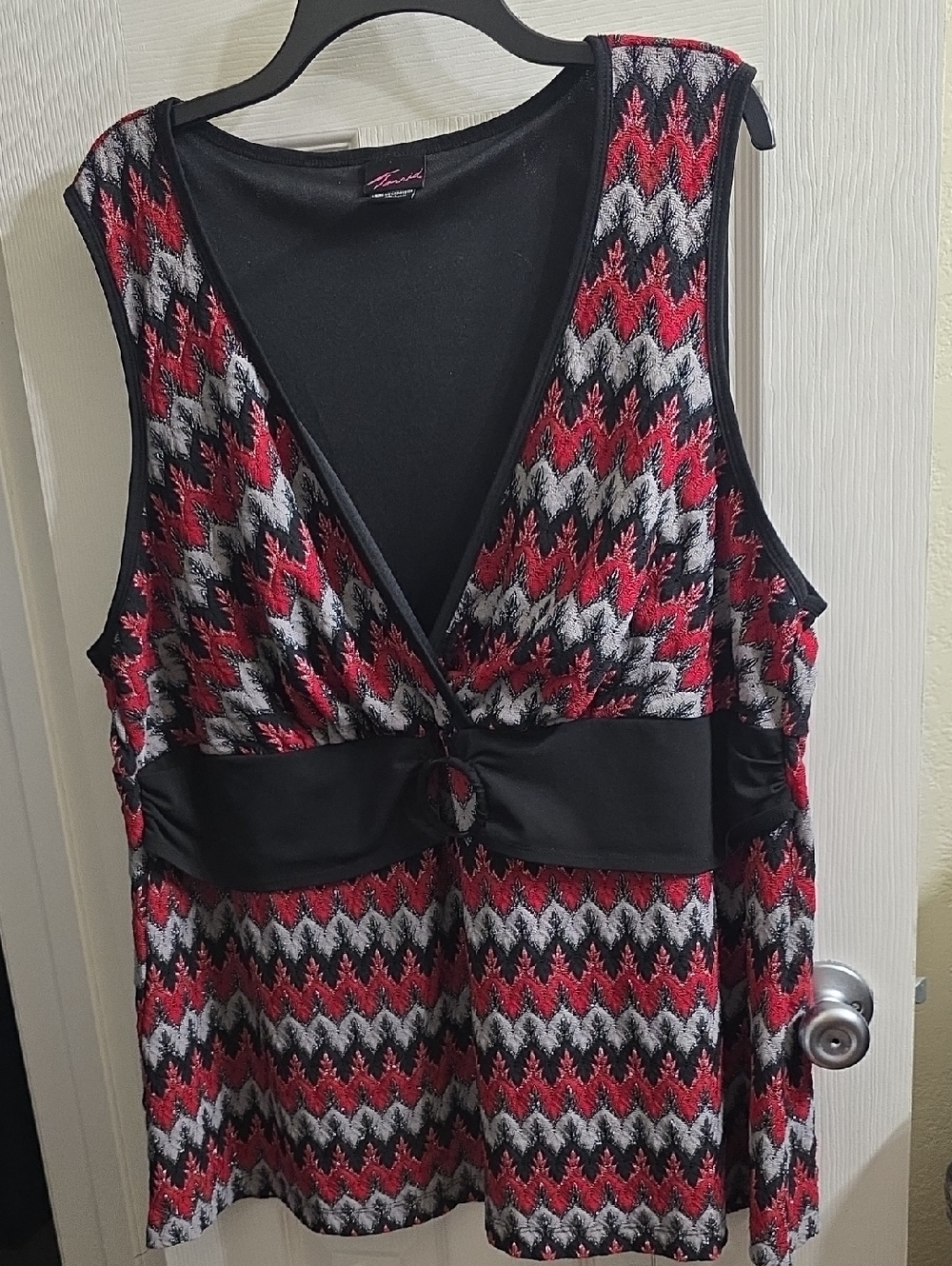torrid Red Black Gray Patterned V-Neck Tank Top Size 4X